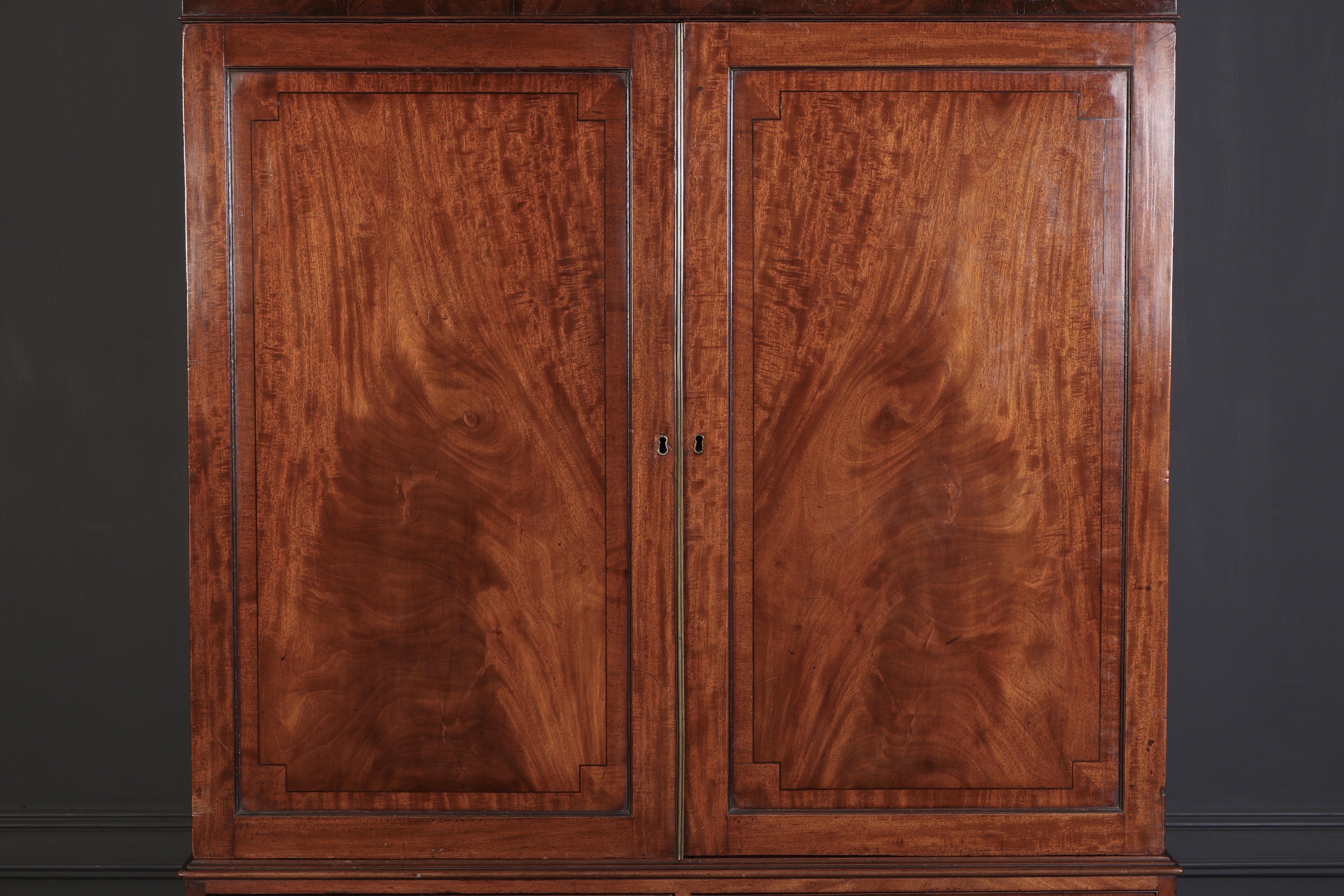 Georgian Mahogany Gentlemans Wardrobe 18th century Antique Cupboards 8